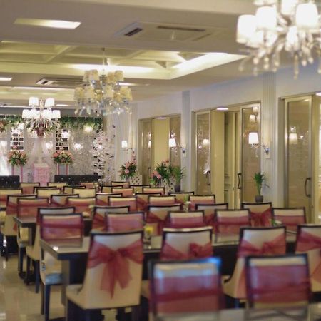 Hotel Gajahmada Pontianak Ngoại thất bức ảnh
