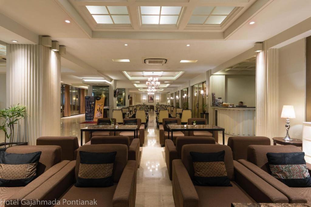 Hotel Gajahmada Pontianak Ngoại thất bức ảnh
