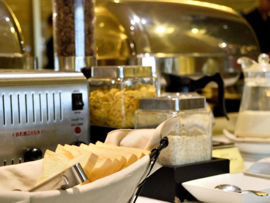 Hotel Gajahmada Pontianak Ngoại thất bức ảnh
